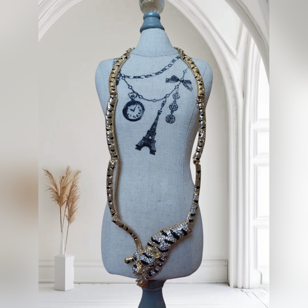 Glass Crystal Jumping Tiger Collar Necklace